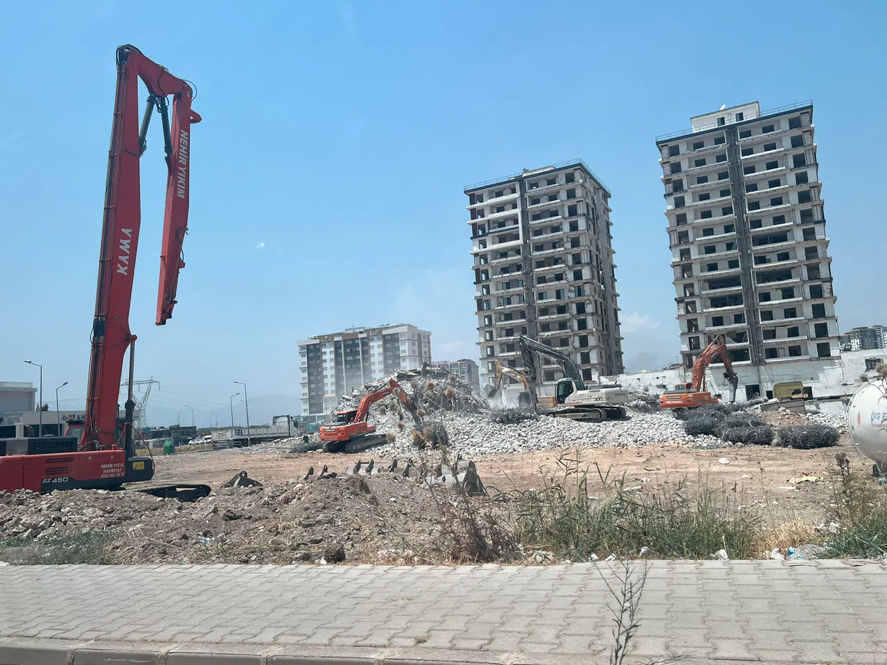 Kahramanmaraş’ta Deprem Sonrası Yıkım Çalışmaları Sürüyor