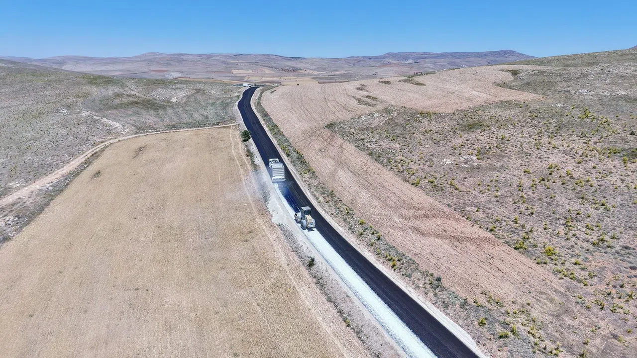 Elbistan’ın Kırsal Yolları Artık Daha Güvenli