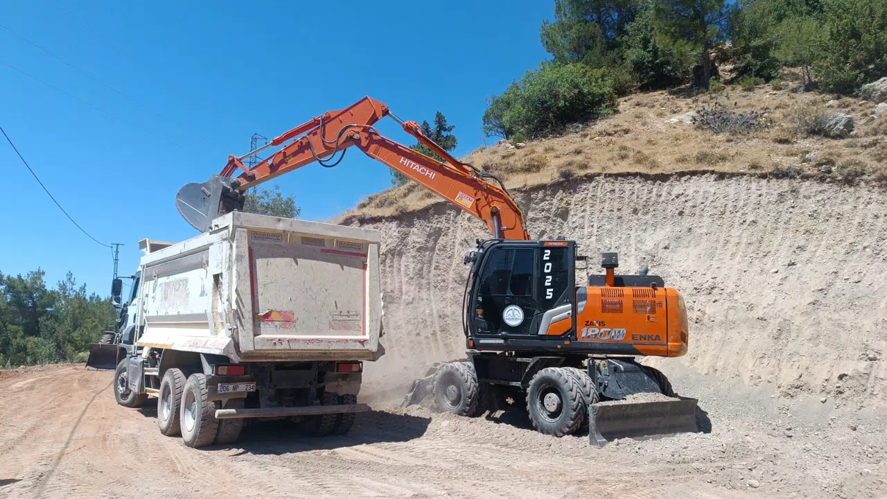 Kırsalda Ulaşım Rahatlıyor: Ağabeyli’de Yol Hamlesi