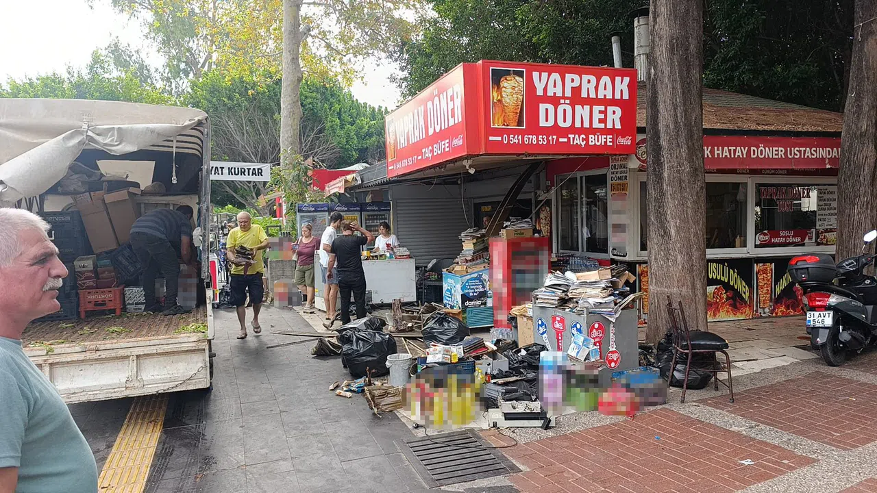 Büfe Alev Aldı, Kahraman Simitçi Müdahale Etti