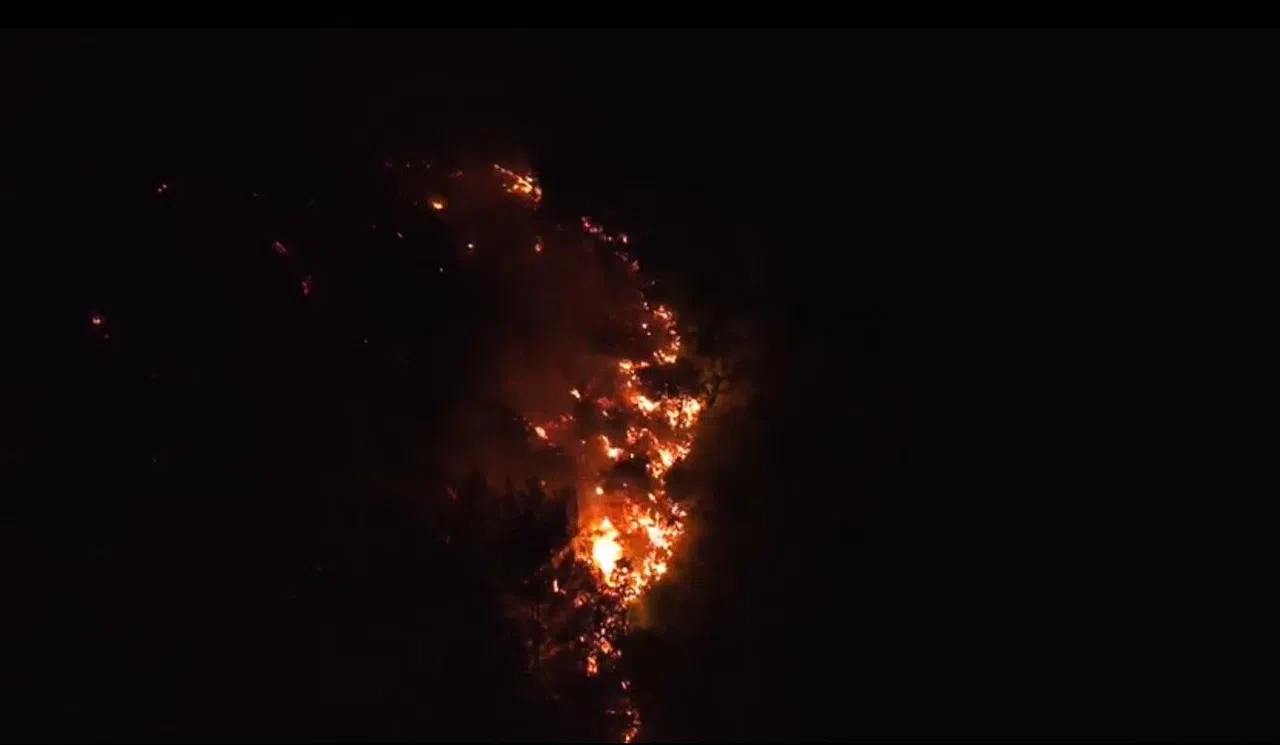 Yangın Kontrol Altına Alındı: 2'si Ev 3 Yapı Zarar Gördü