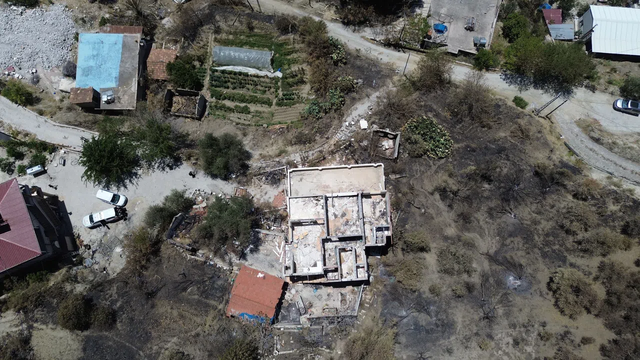 Yangında 4 Bina Ağır Hasar Aldı