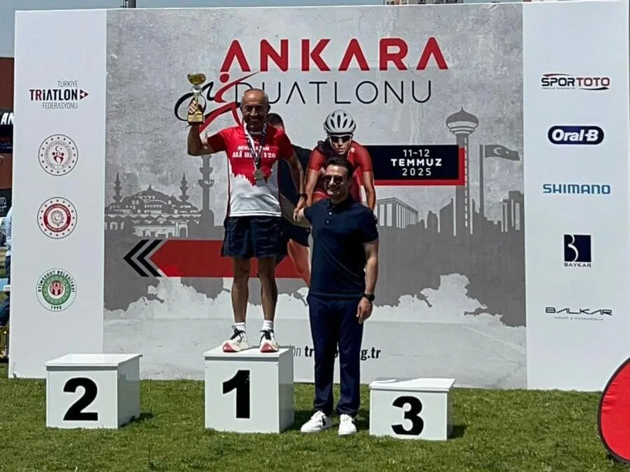 Yaş Engel Olmadı, Birincilikle Taçlandı