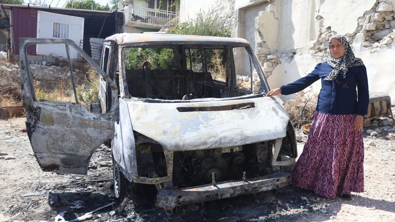 4 Çocuğuyla Yaşayan Annenin Minibüsü Kundaklandı