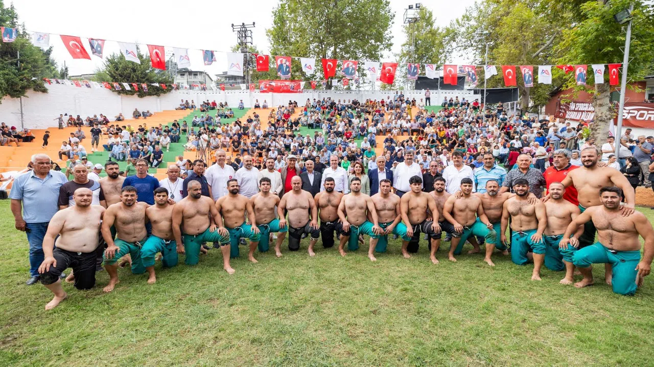 500 Güreşçi Zafer İçin Kıyasıya Mücadele Etti