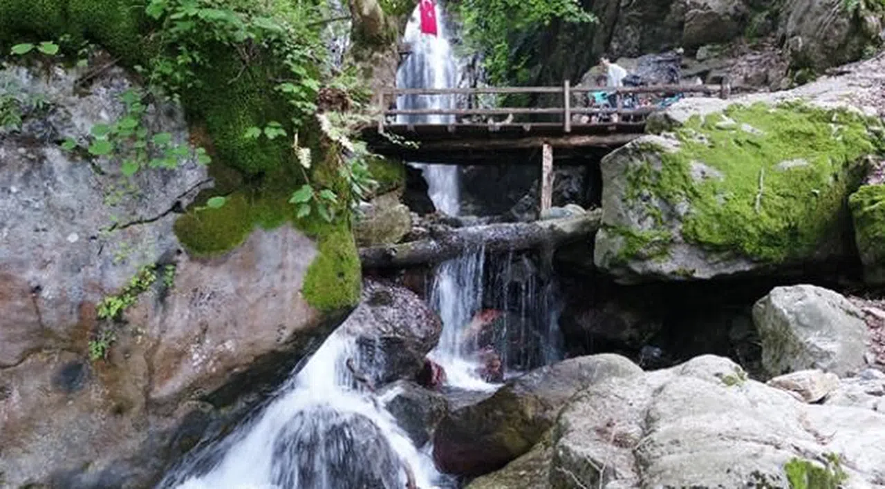 Kahramanmaraş’ın Çokran Şelalesi Doğaseverleri Ağırlıyor