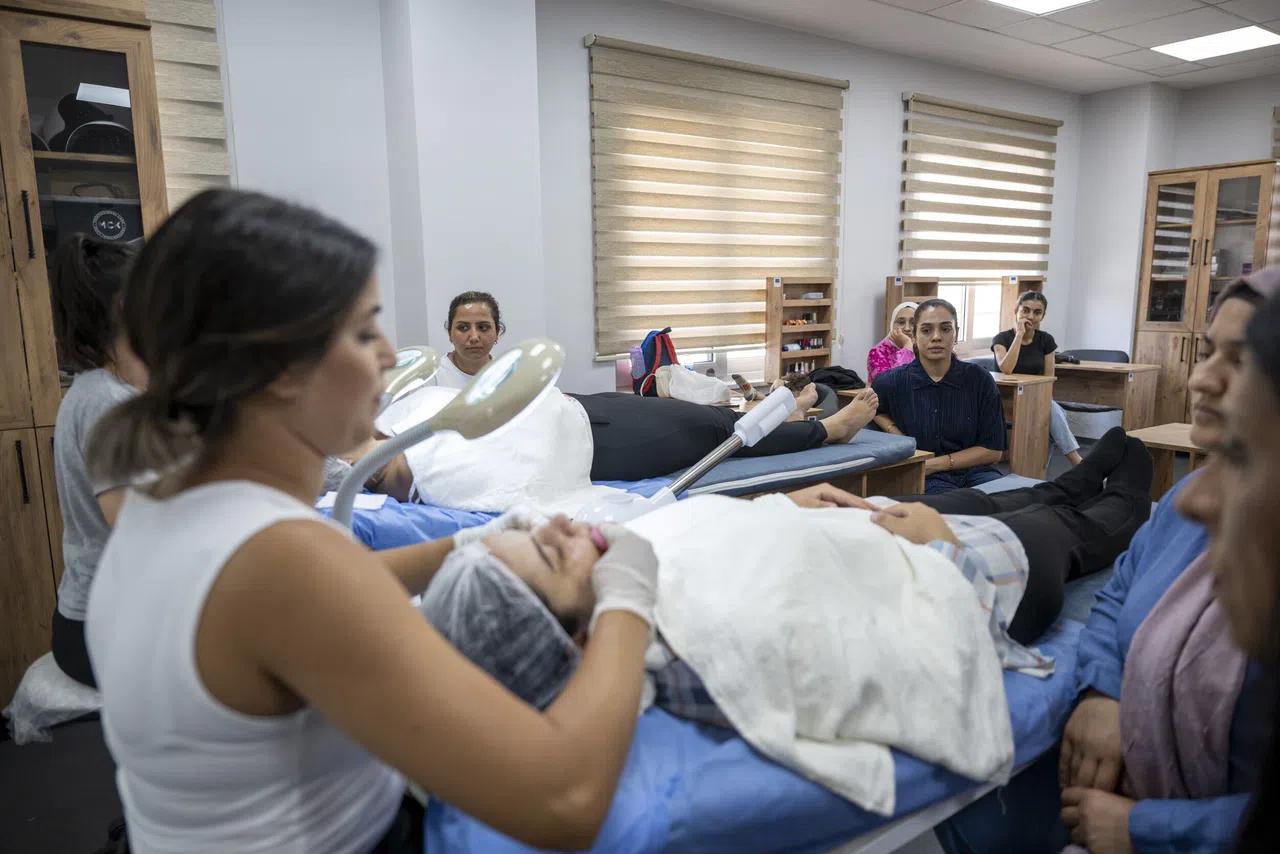 Kadınlar Cilt Bakımı Kursuyla Meslek Sahibi Oluyor