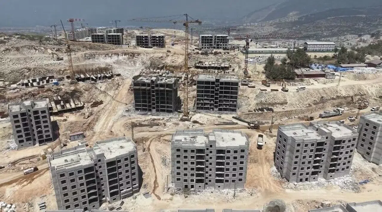 Afet Konutları Hızla Sürüyor