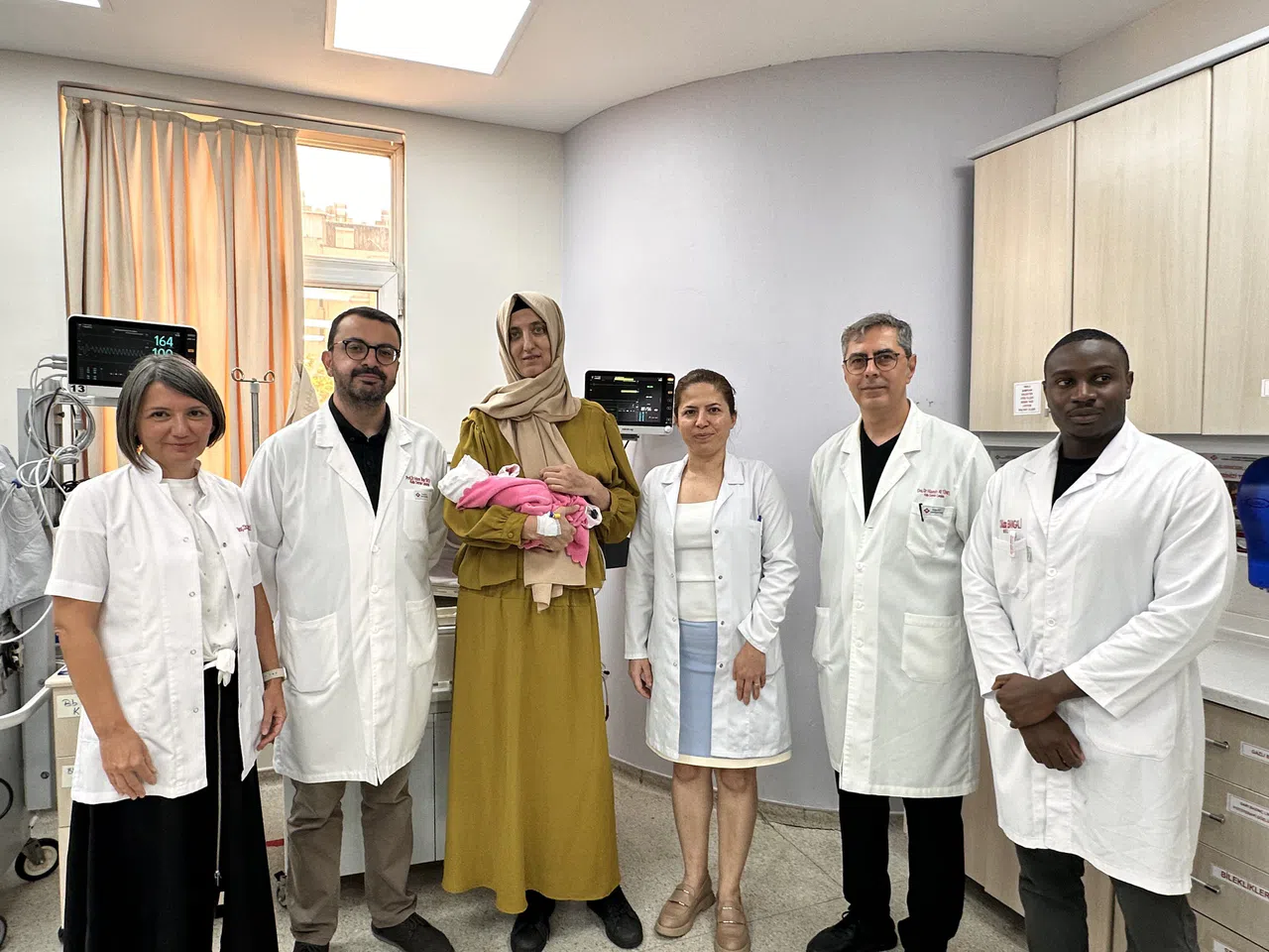 Anne Ve Bebeği Yaşama Tutundu