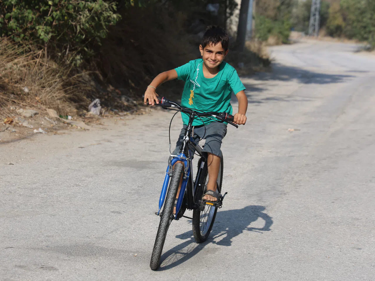 Bisiklet Hayali Gerçek Oldu: 9 Yaşındaki Çocuk İlk Pedalını Çevirdi