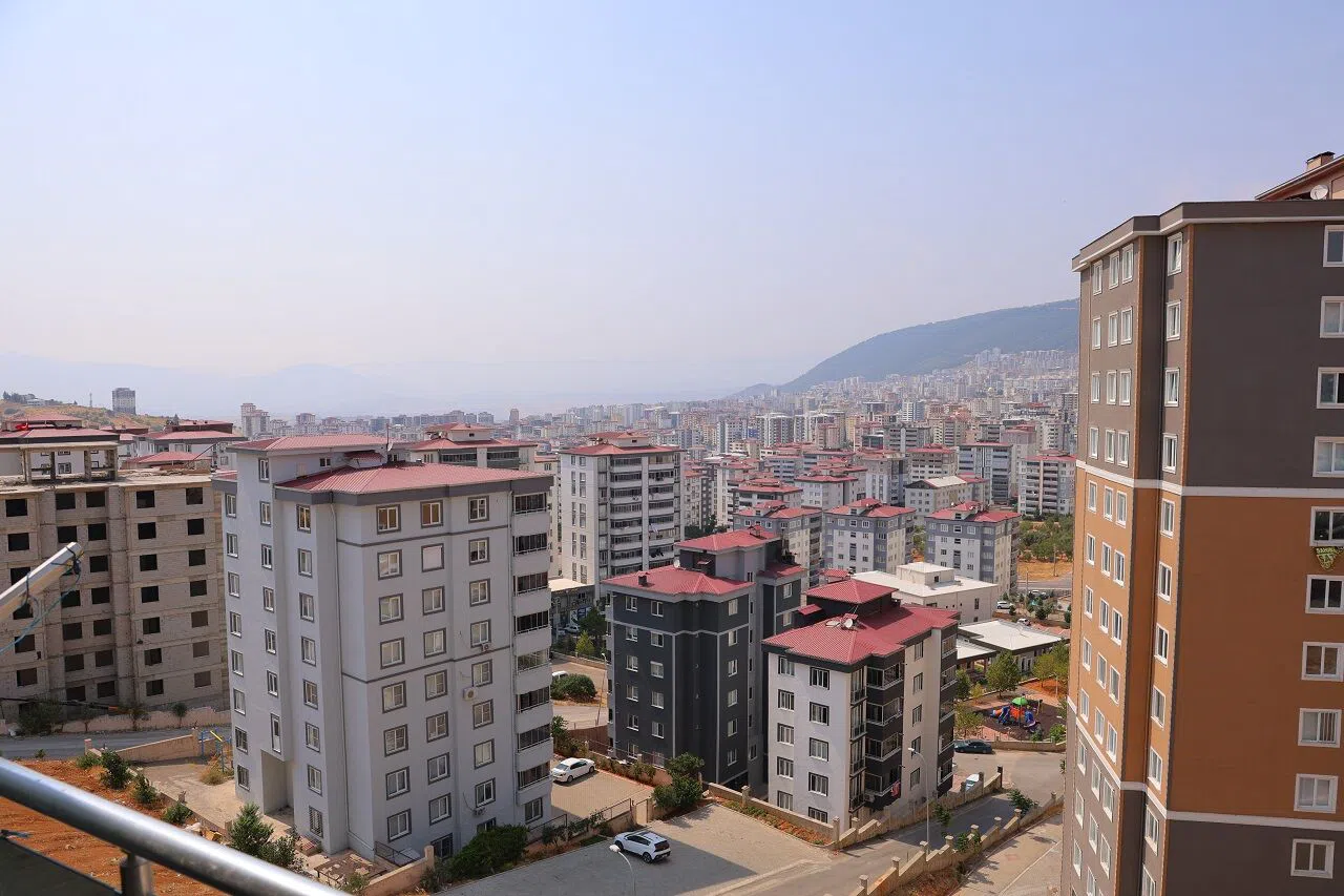 Kahramanmaraş’ta orta hasarlı binalarda güçlendirme çalışmaları