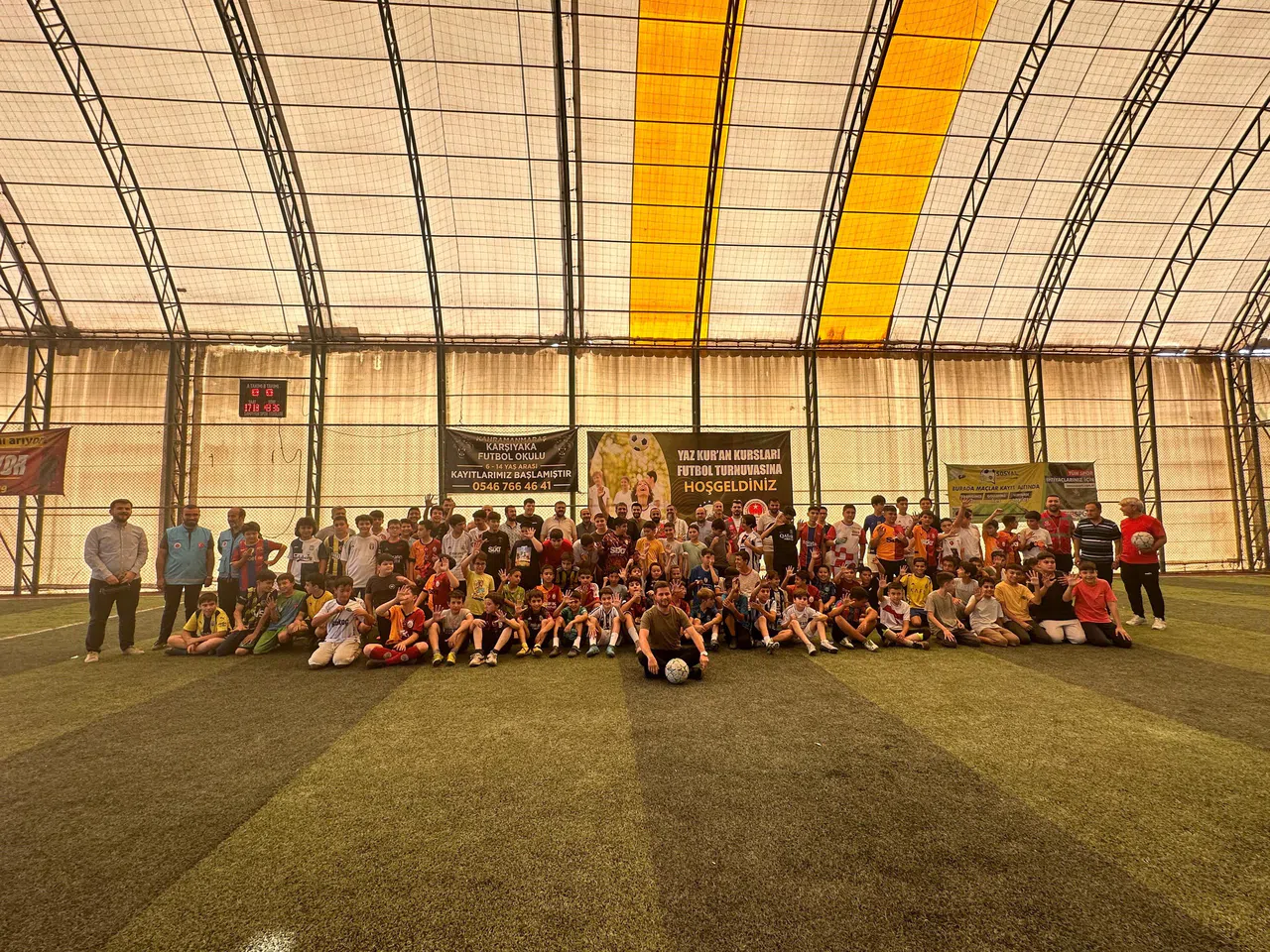 Yaz Kur’an kursu öğrencilerine halı saha turnuvası