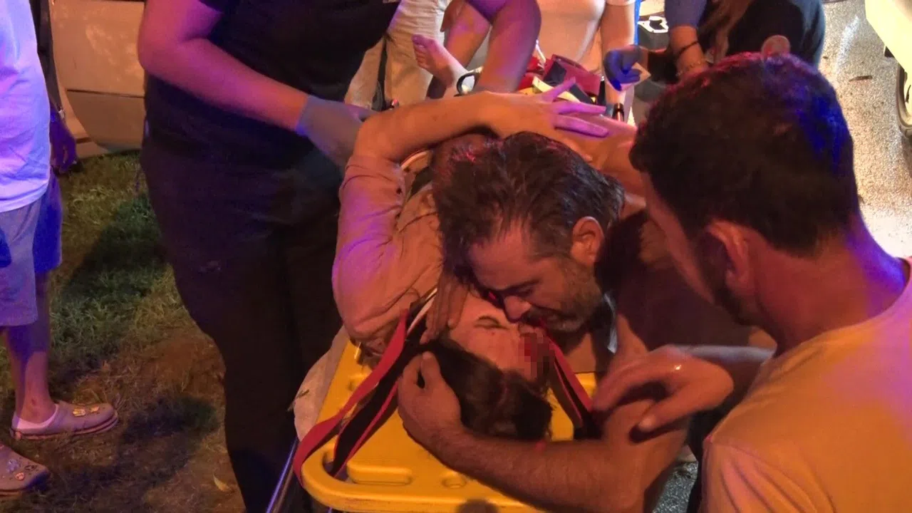 Kazada Hurdaya Dönen Araçta Çocukları Sıkışan Babanın Çaresizliği