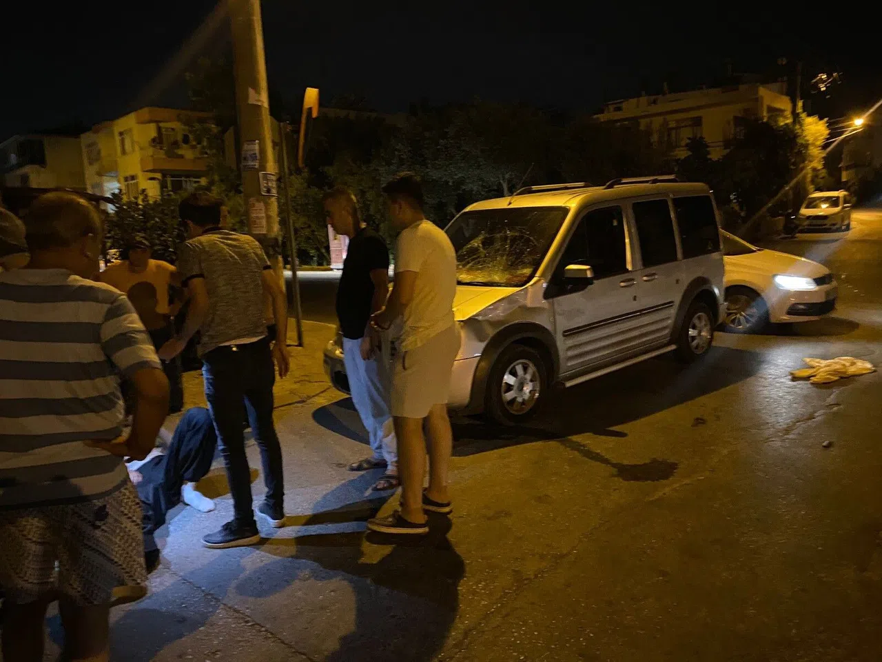 Motosikletle Hafif Ticari Araç Çarpıştı: 1 Yaralı