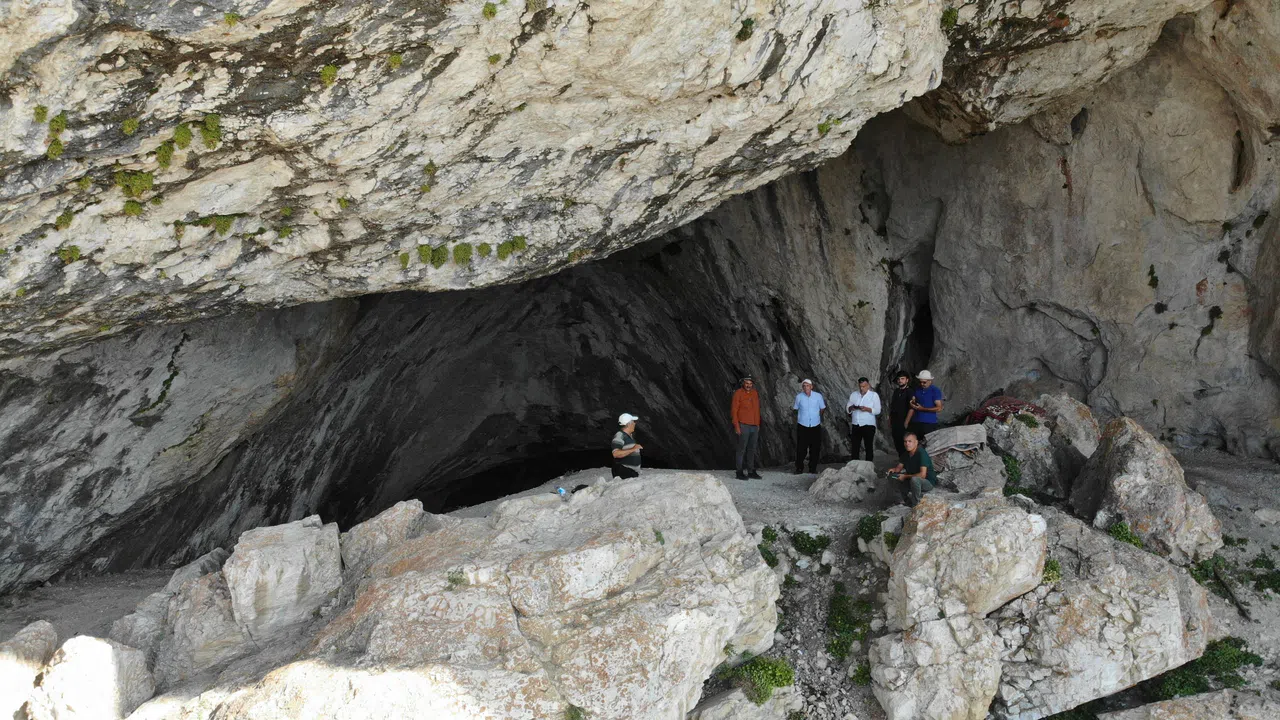 Engizek Yaylası'ndaki Mağara Turizme Kazandırılmayı Bekliyor