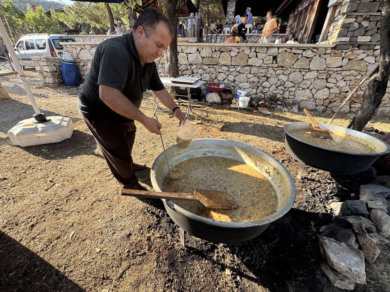 Tarihi Sarıhacılar'da Bin Kişilik Aşure İkramı