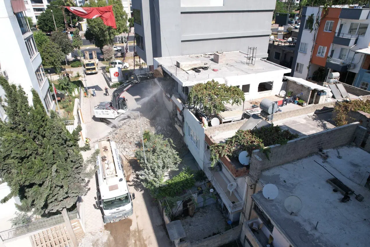 Metruk Yapılar Yıkılıyor