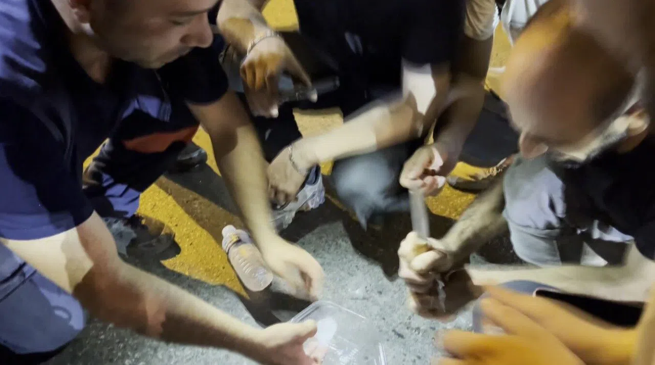 Kazada kopan parmağı gece karanlığında arayarak buldular