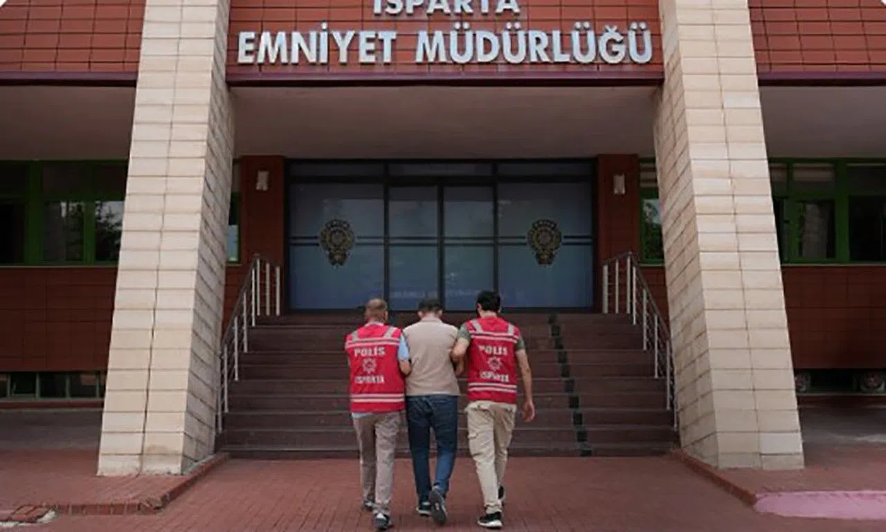 Hırsızlık Suçundan Aranan Cezaevi Firarisi Yakalandı