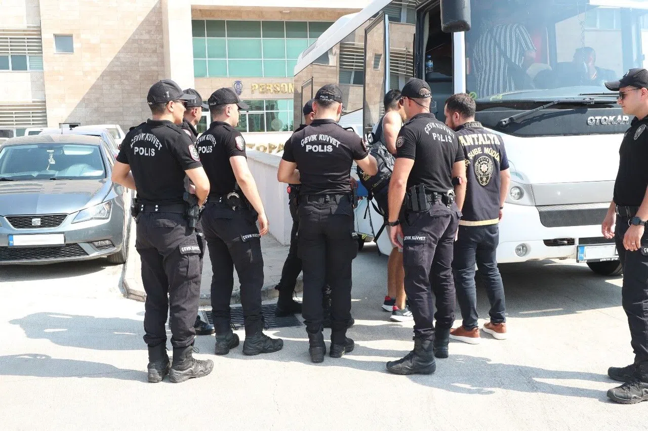 Antalya'da Aranan 125 Şahıs Eş Zamanlı Operasyonla Yakalandı