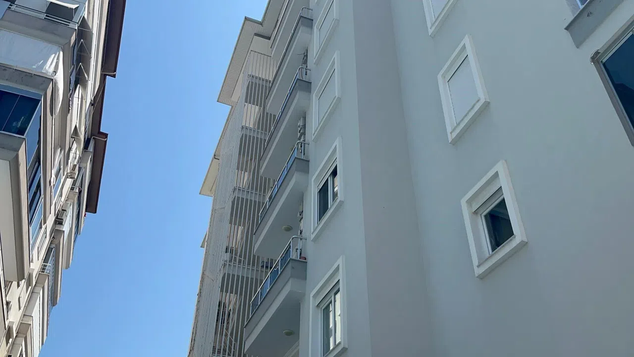 Klima Takarken Dengesini Kaybeden Kişi 6. Kattan Zemine Düştü