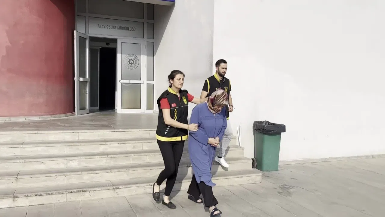 Eşini öldürmekle suçlanan kadın  yakalandı