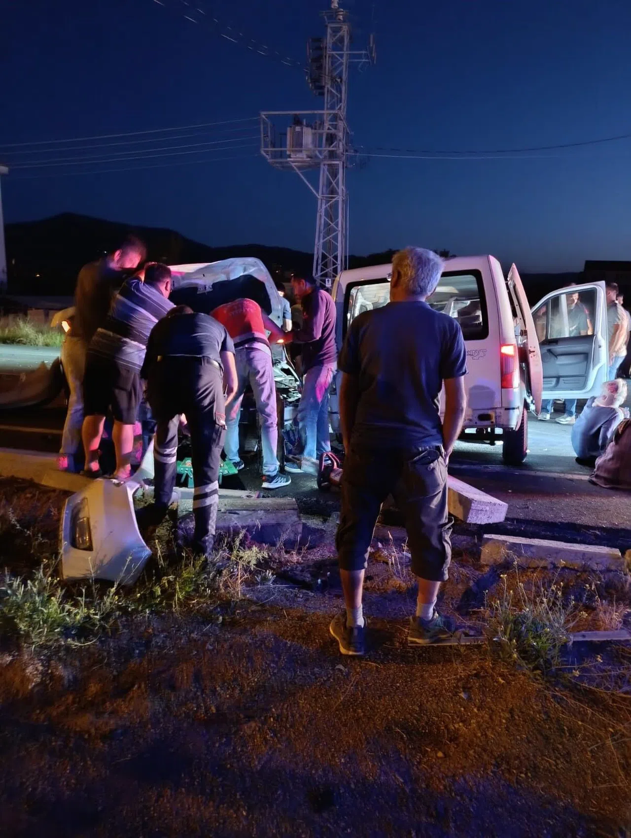 Ticari Araç İle Otomobil Çarpıştı: 5 Yaralı