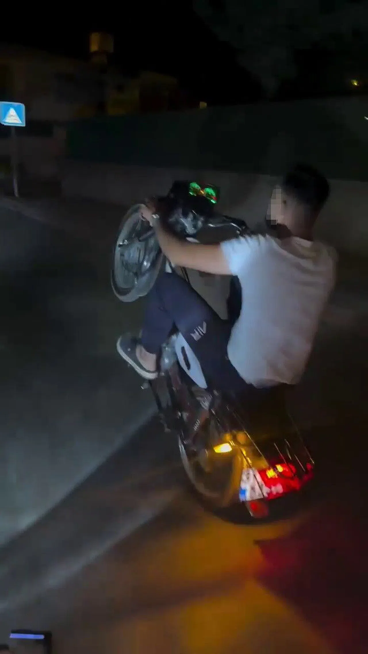 Canını Hiçe Sayan Motorcu Yaptıklarıyla Hayrete Düşürdü