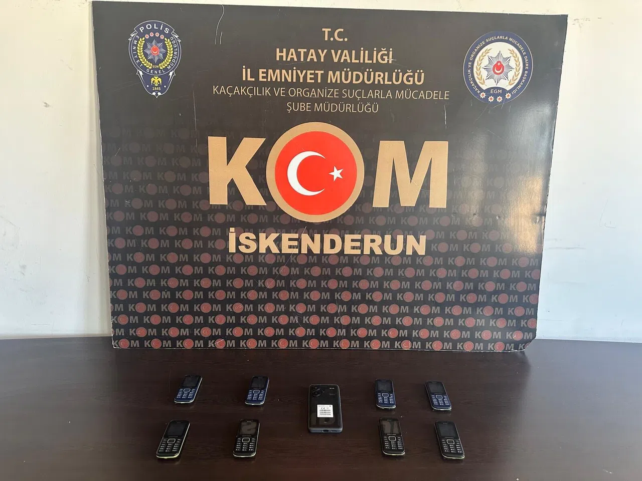 İş Yerinde Kaçak Cep Telefonu Ele Geçirildi