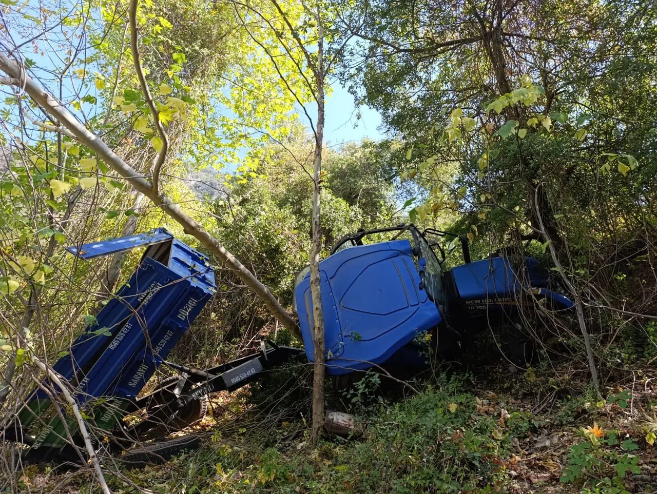 Traktör Uçurumdan Devrildi: 2’si Çocuk 5 Kişi Yaralandı