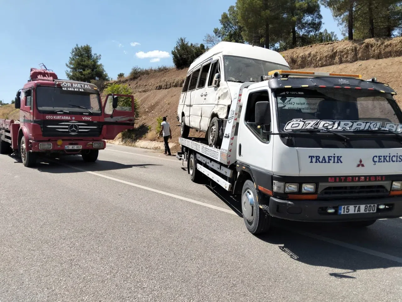 Viraja Hızlı Giren Minibüs Şarampole Devrildi: 1 Yaralı