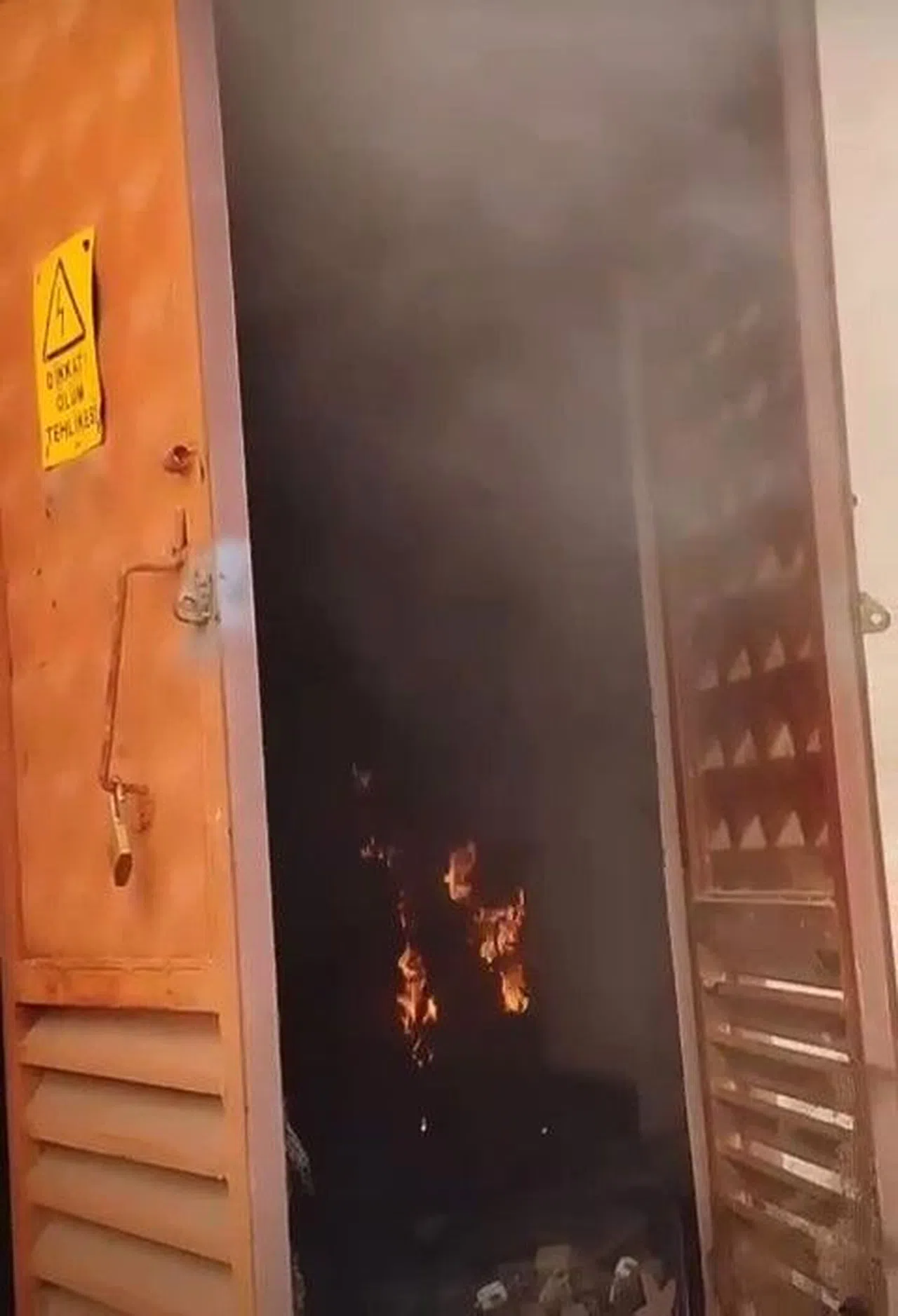 Sıcak Hava ve Yüksek Tüketim Yangını Getirdi