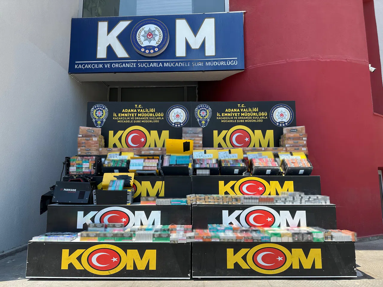 Polisten Kargoya Operasyon: Binlerce Kaçak Ürün Ele Geçirildi