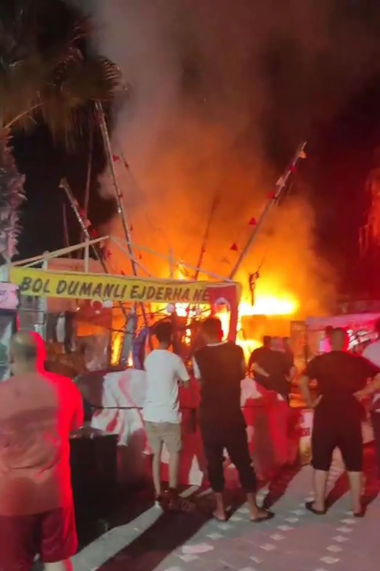 Lunaparkta Çıkan Yangın Kısa Sürede Söndürüldü