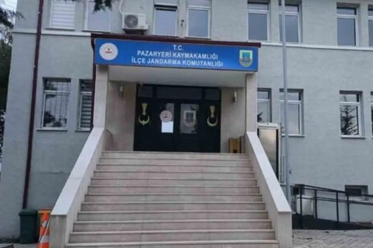 Yaşlıyı Jandarma Kılığıyla Dolandırdılar