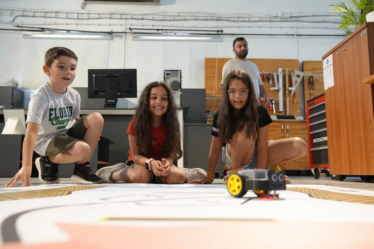 Çocuklar robotik dünyayla tanıştı