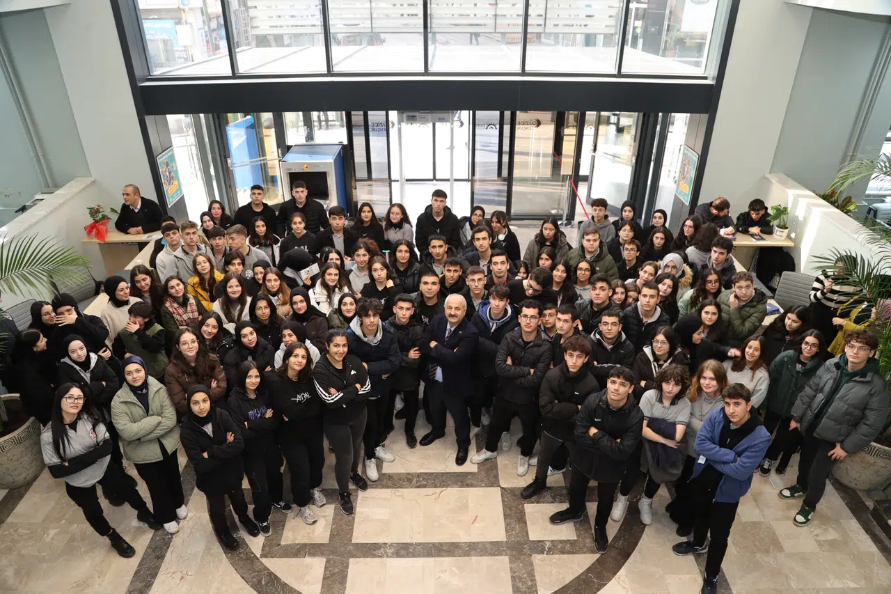 Gebze'de üniversiteli gençlere 10 bin TL destek