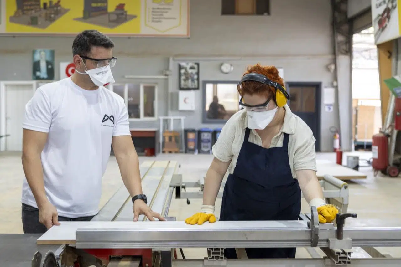 Geleceğin mobilya ustaları yetişiyor