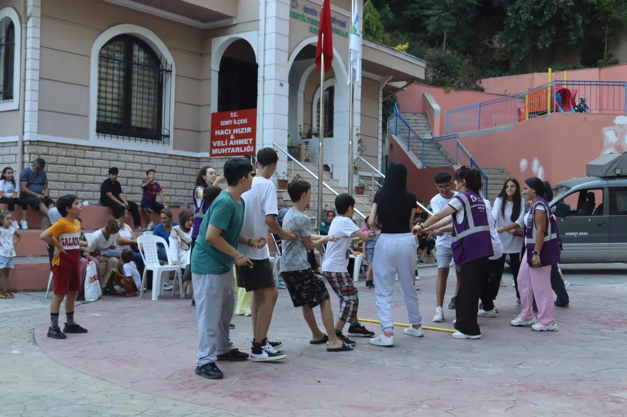 Geleneksel şenlikte binlerce çocuk buluştu