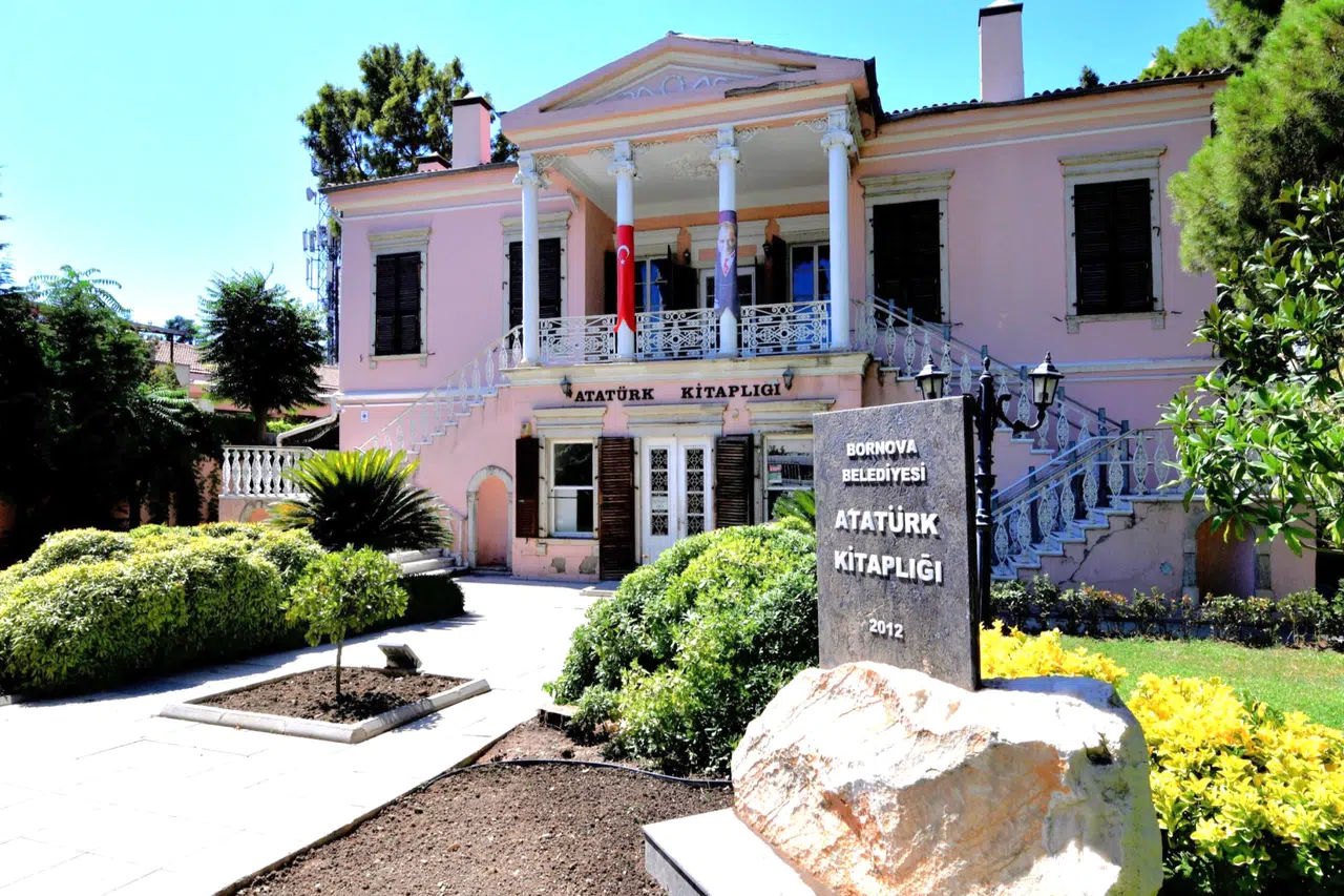 Her mahalleye kitap kokusu!