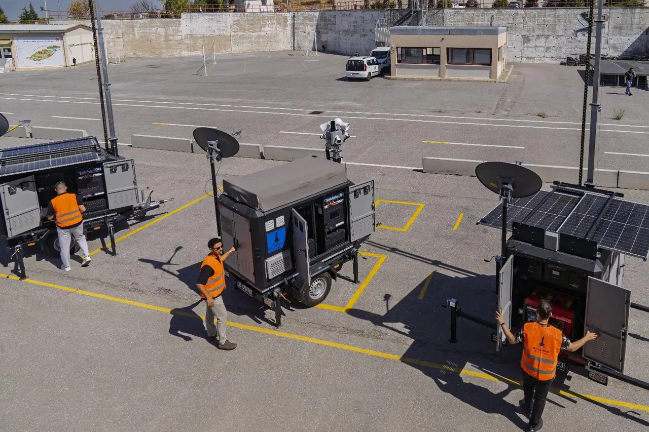 İzmir'e acil durum haberleşme römorku... Tam teşekküllü römorklar İzmir'e ses olacak