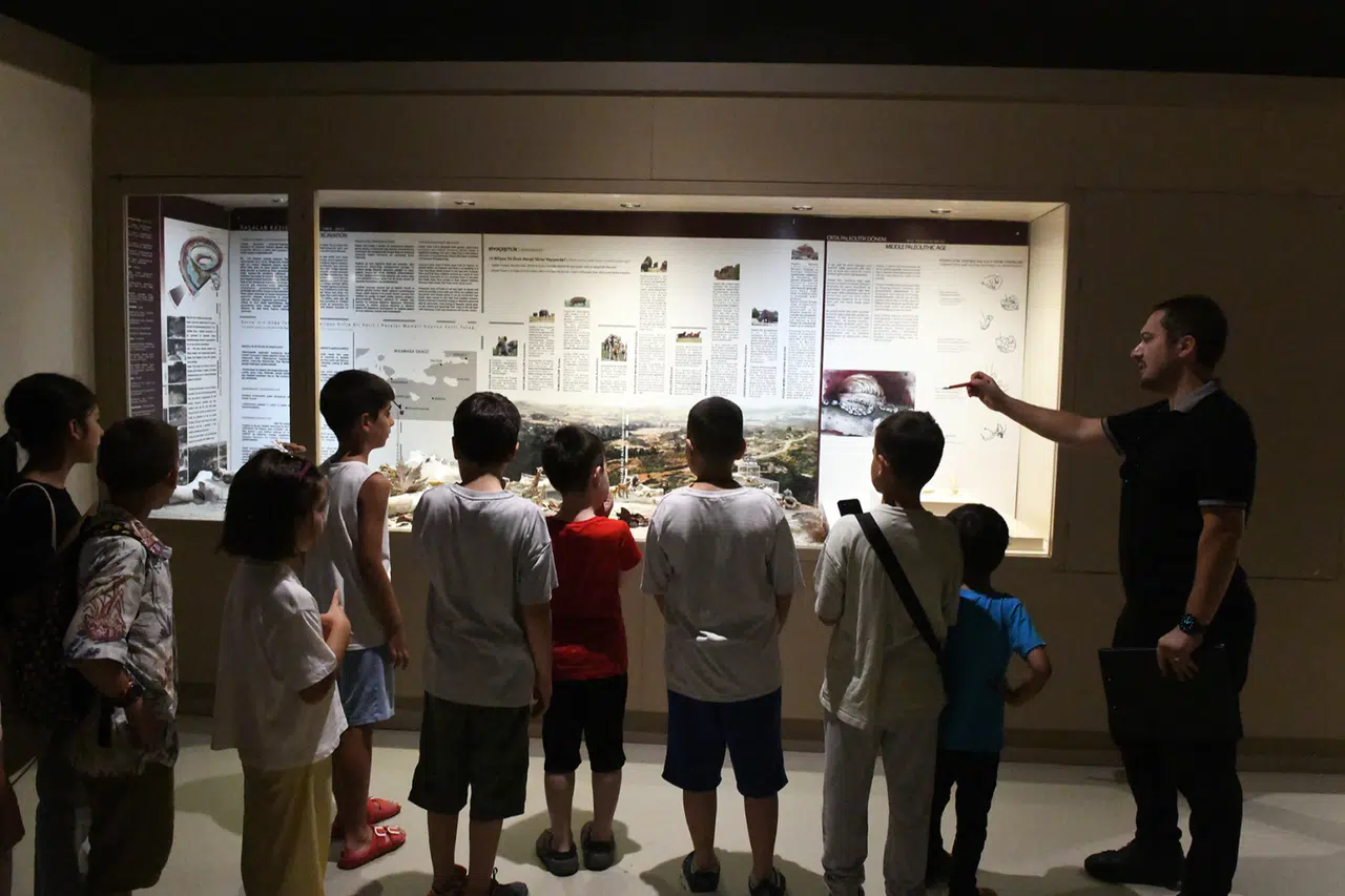 Minik arkeologlar müzeleri keşfediyor