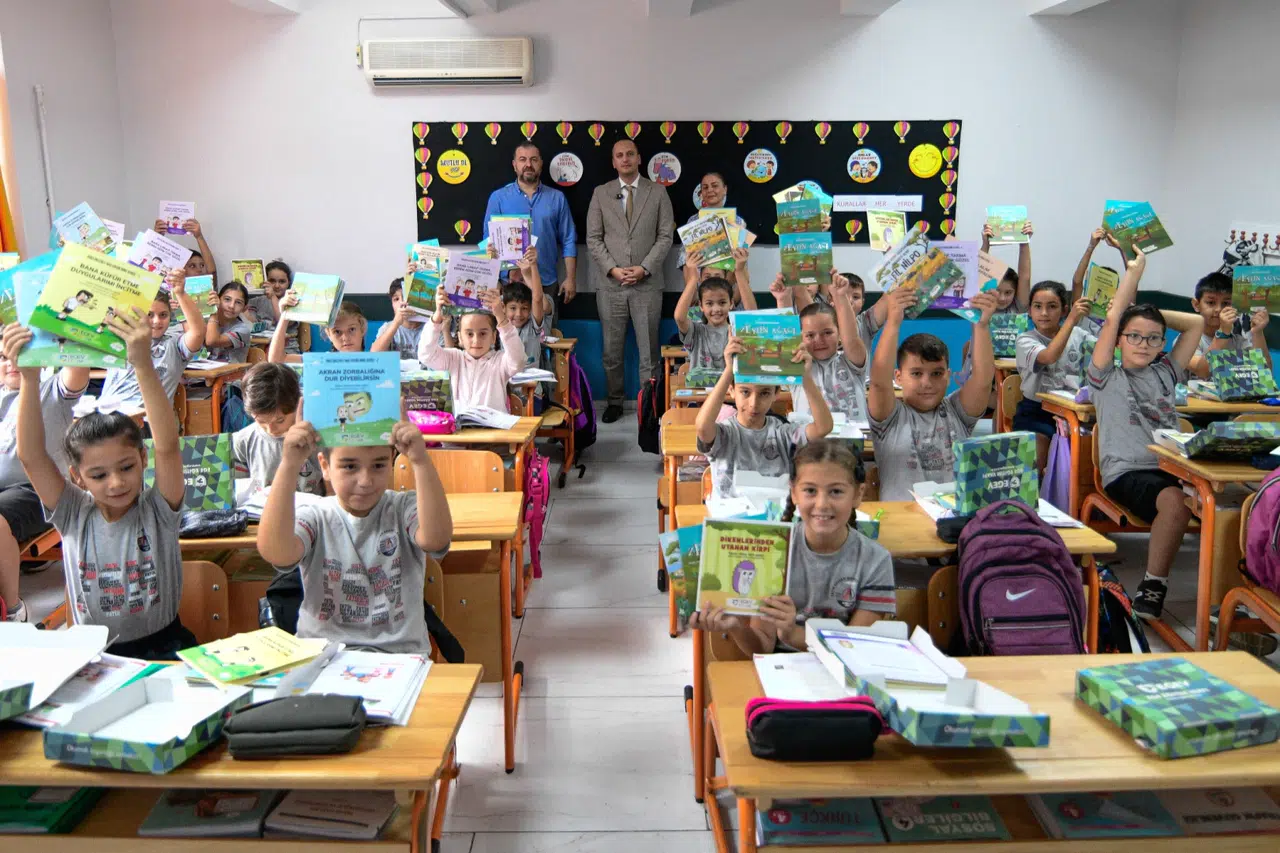 Miniklere kırtasiye desteği