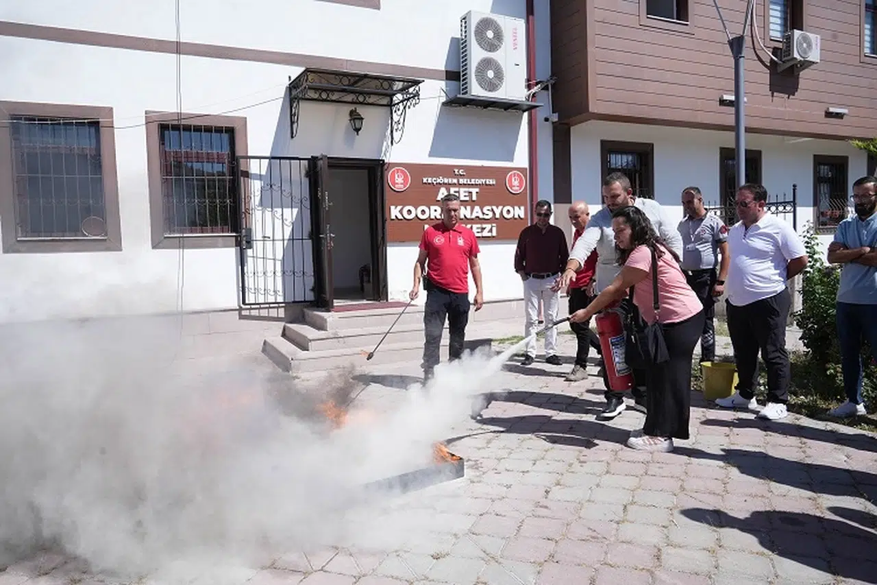 Personeline yangınla mücadele eğitimi