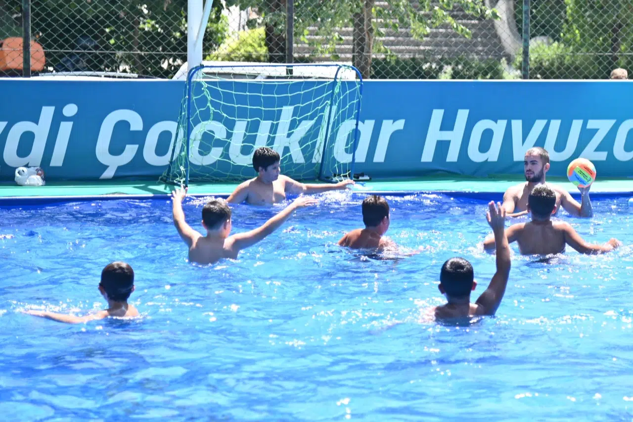 Portatif havuzlarla ücretsiz yüzme keyfi