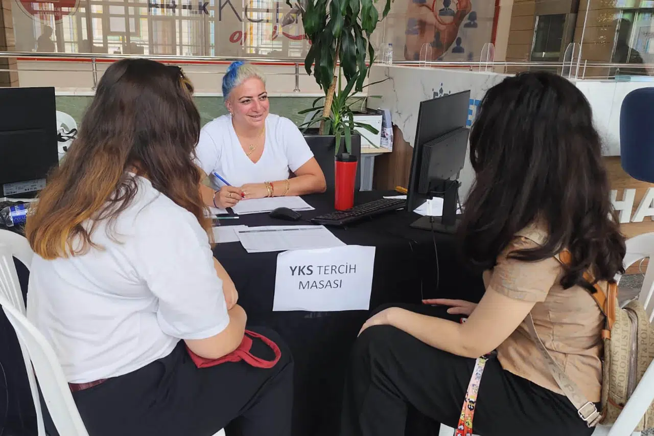 Üniversite adaylarına ücretsiz danışmanlık