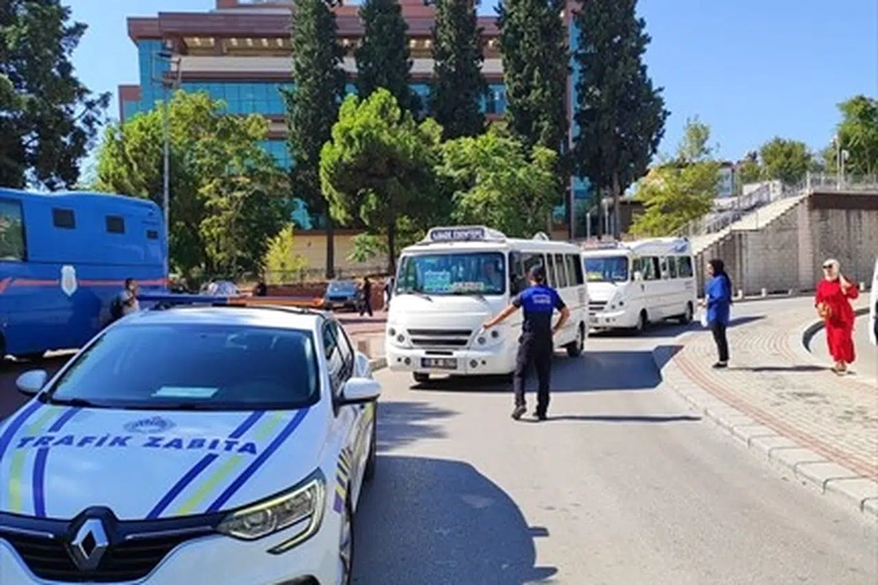 Zabıta, trafik ve yolcu konforu için sahada