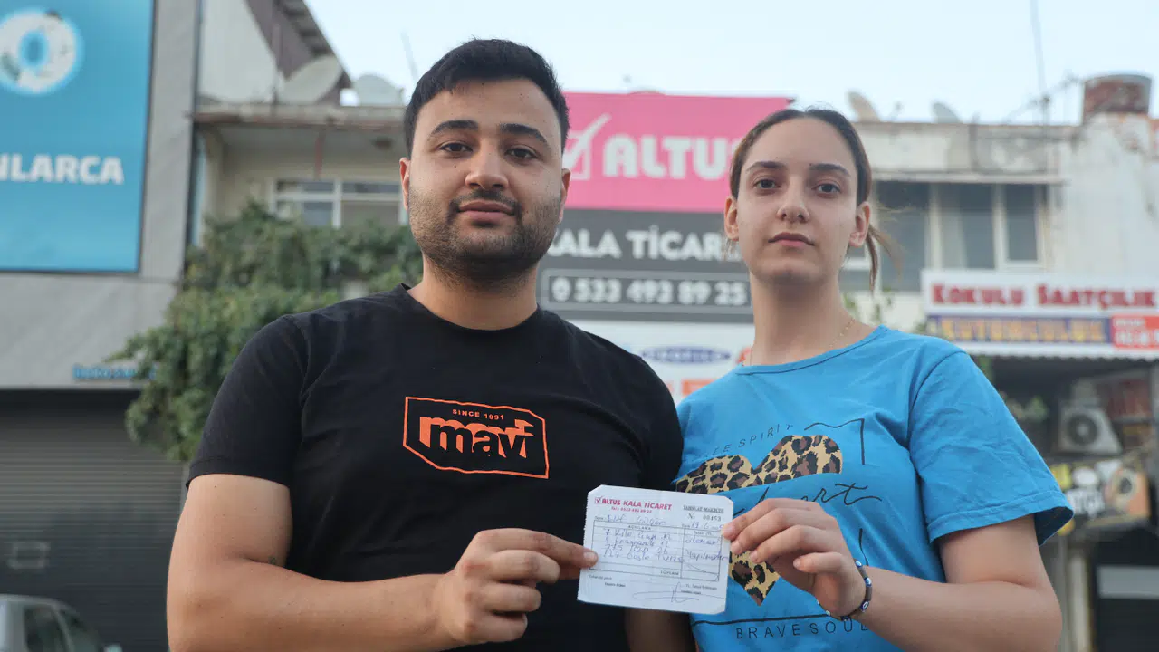 Depremzede Çiftin Evlilik Hayali Beyaz Eşya Bayinin Kepenk Kapatarak Sırra Kadem Basmasıyla Ertelendi