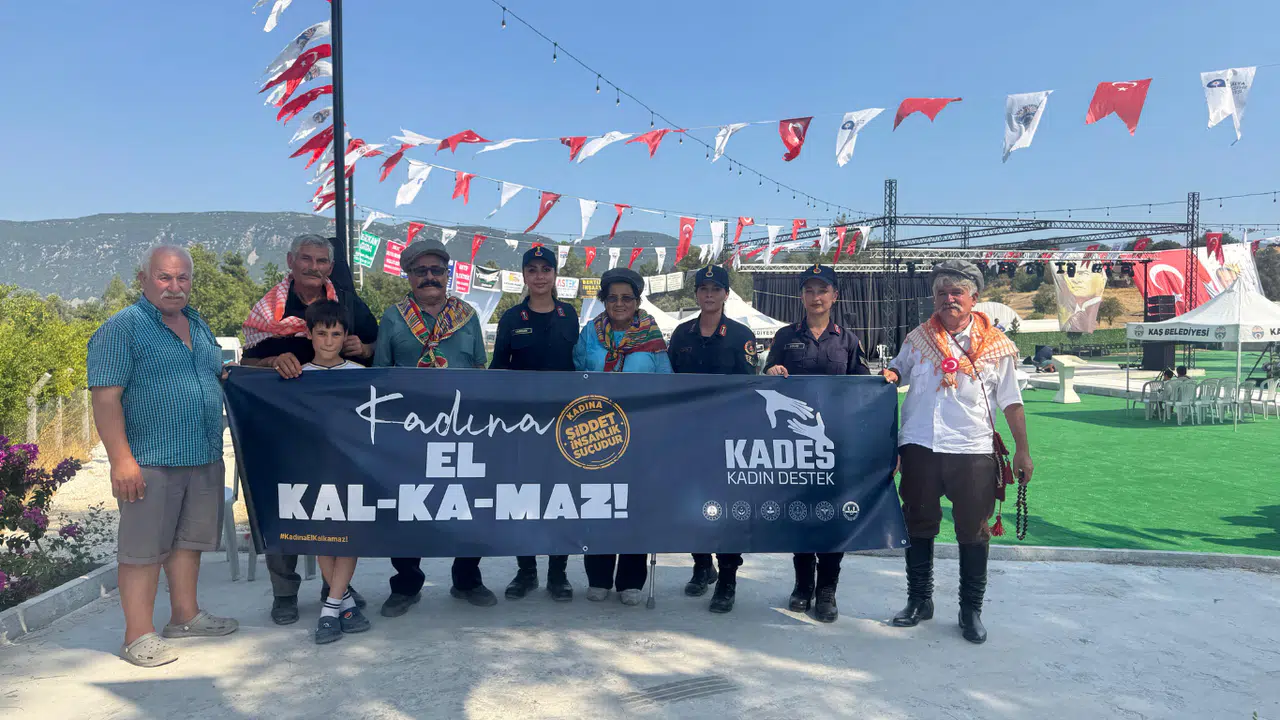 KADES' ve 'Kadına El Kalkamaz' Etkinliğiyle Bin Vatandaşa Bilgilendirme Yapıldı