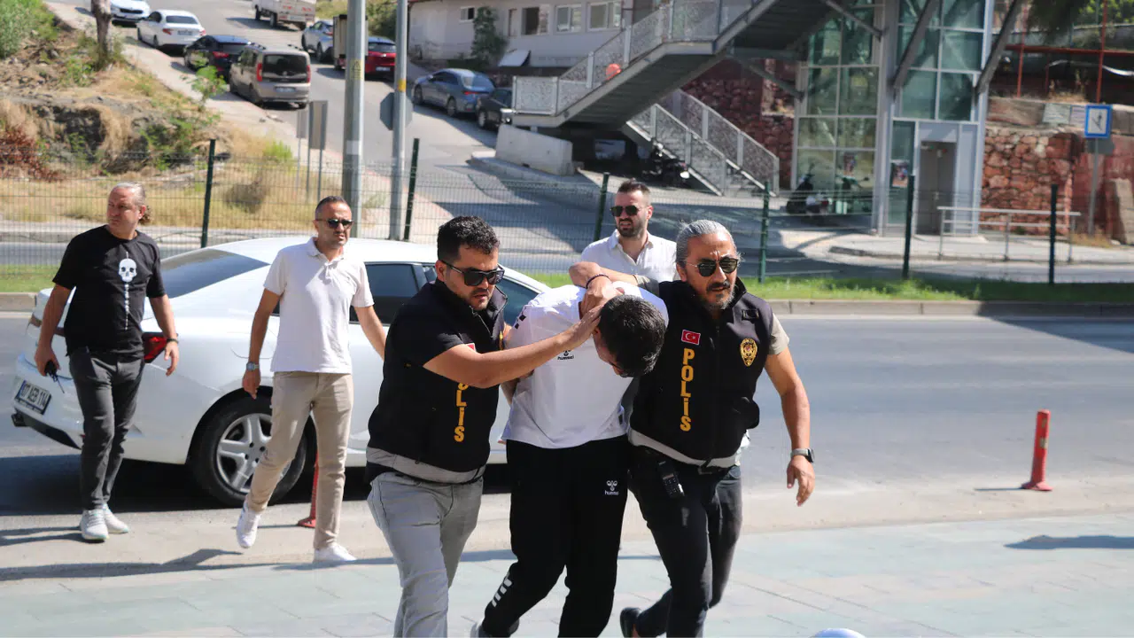 Emlakçıyı Arayıp Kiraladığı Evde Cinayet İşlediğini Söyleyen Zanlı Yakalandı